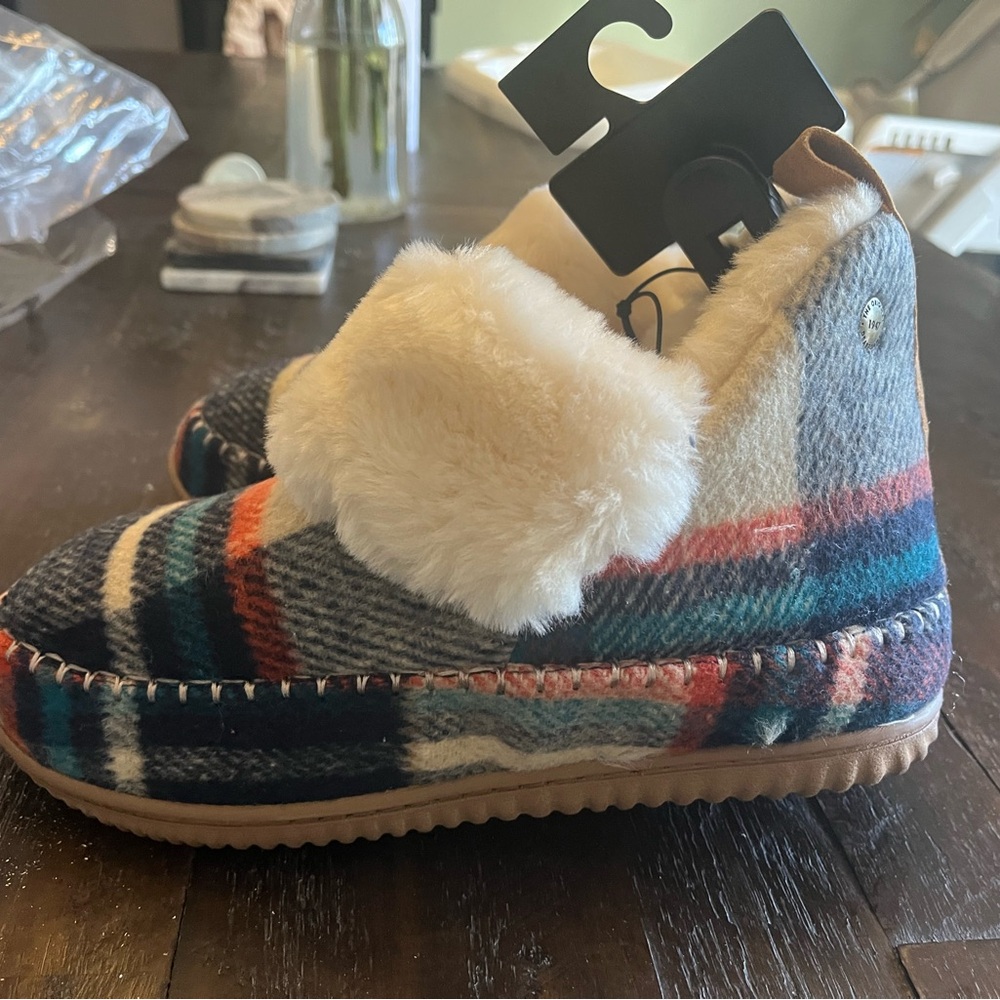 Dearfoams Multicolor Plaid Slippers with Faux Fur NWT - Picture 4 of 6